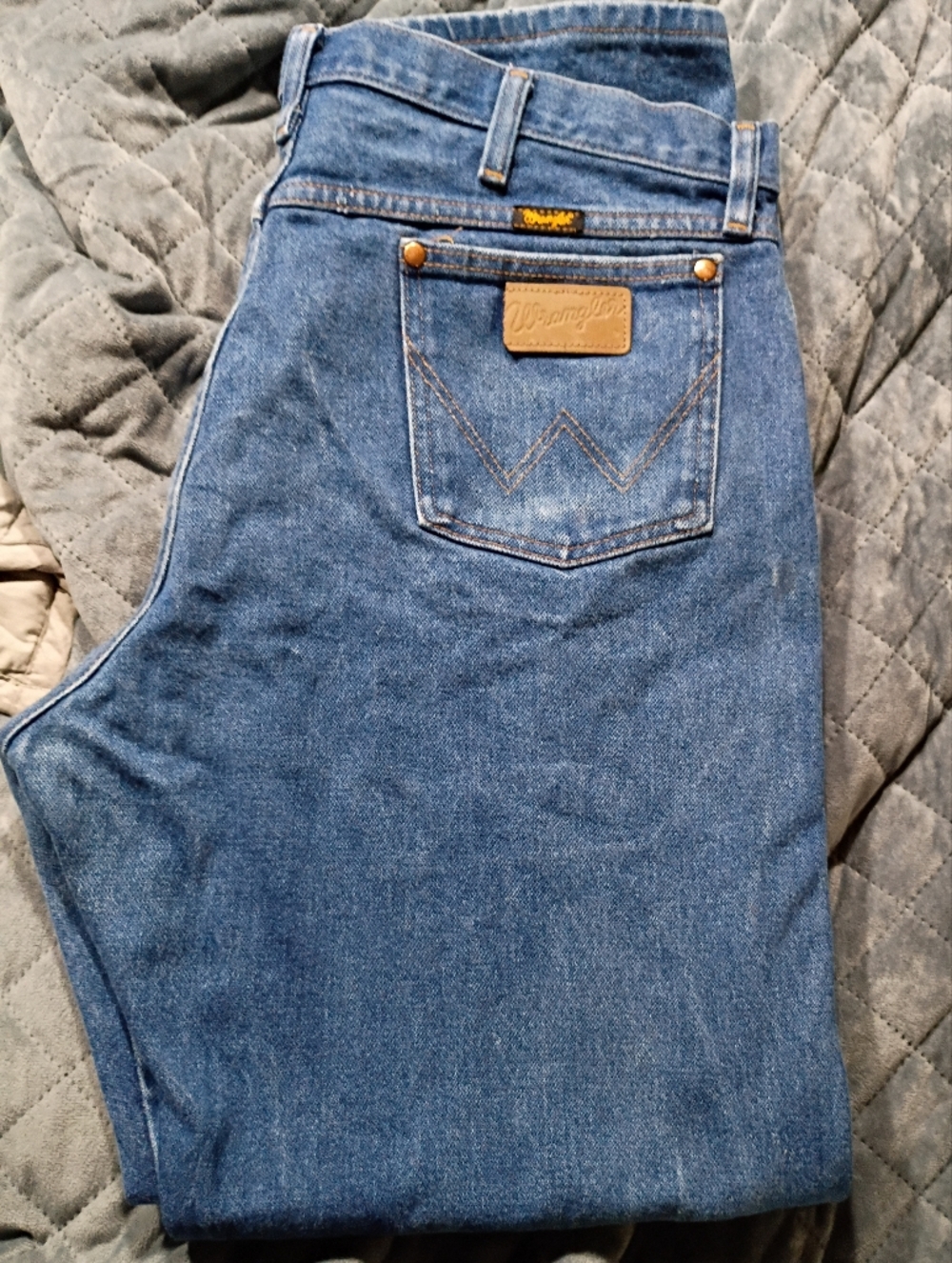 37x32 Wrangler Mens Relaxed Blue Denim Jeans Classic Cowboy Country Rodeo Work